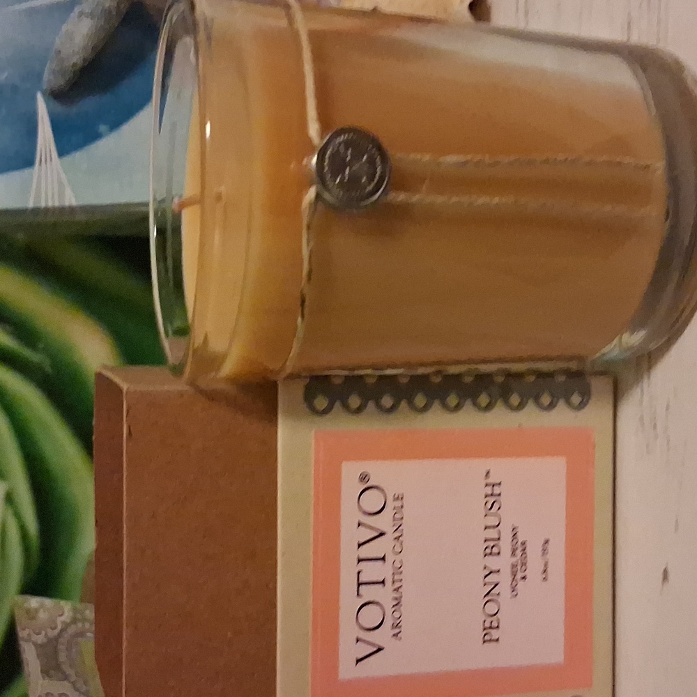 Votivo Peony Blush Aromatic Candle In Gift Box